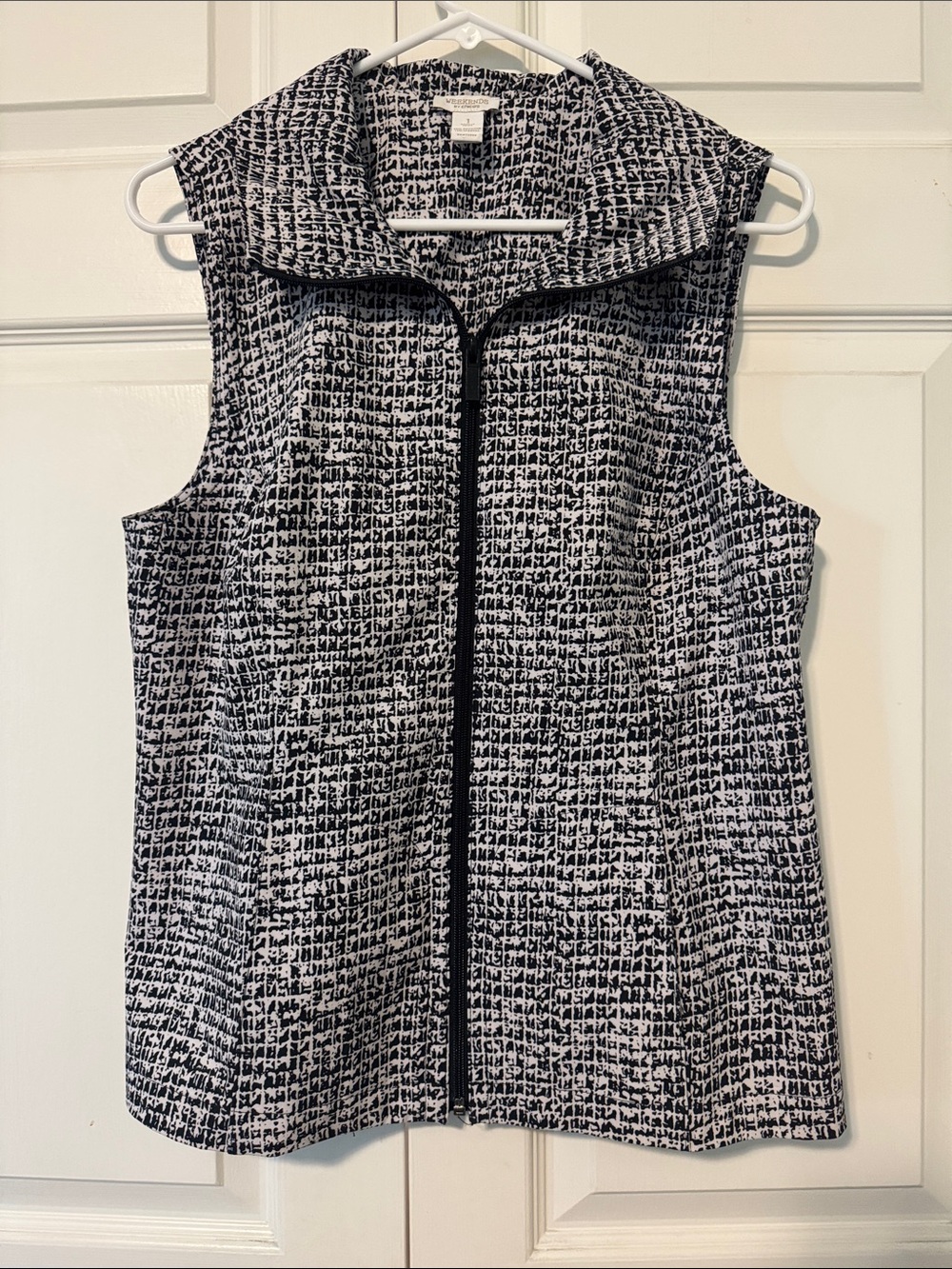 Chico’s Black & White printed zippered vest M